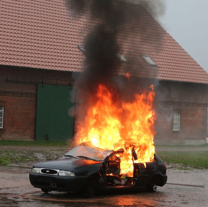 В Татарстане в автомобиле заживо сгорел мужчина
