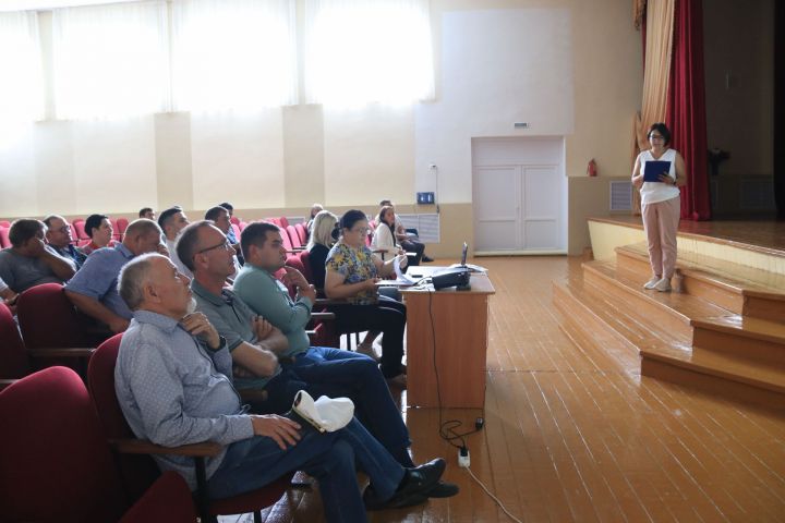 На базе ООО «Каракашлы» прошел выездной семинар-совещание аграриев района