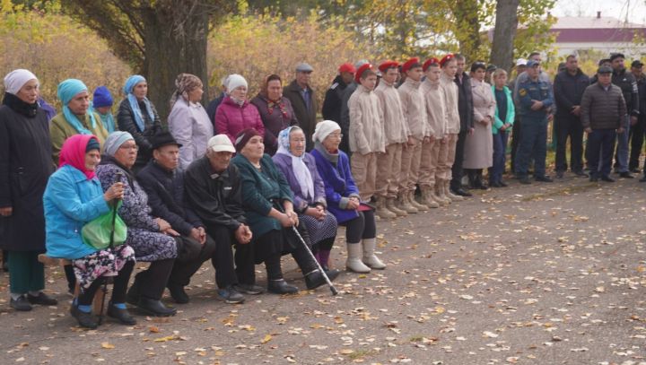 Жители района попрощались со СВОим парнем