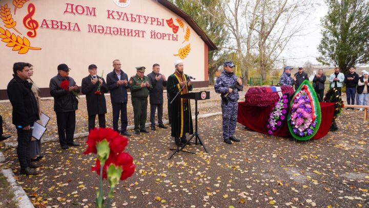 Жители района попрощались со СВОим парнем