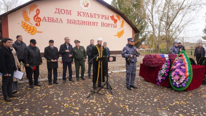 Жители района попрощались со СВОим парнем