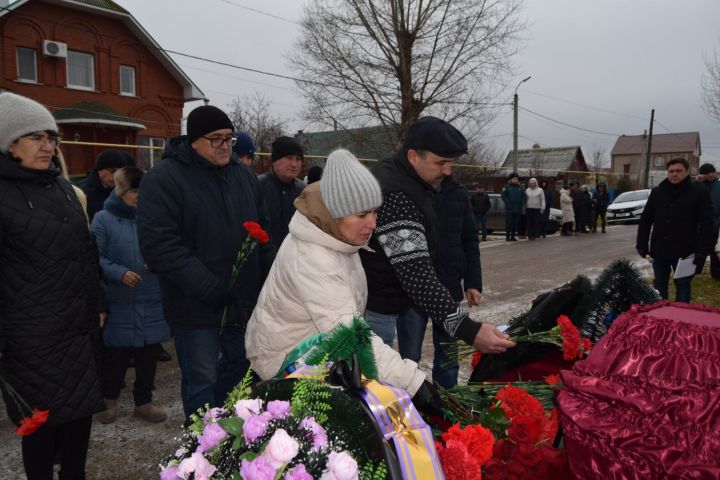 Уруссу попрощался со СВОим парнем