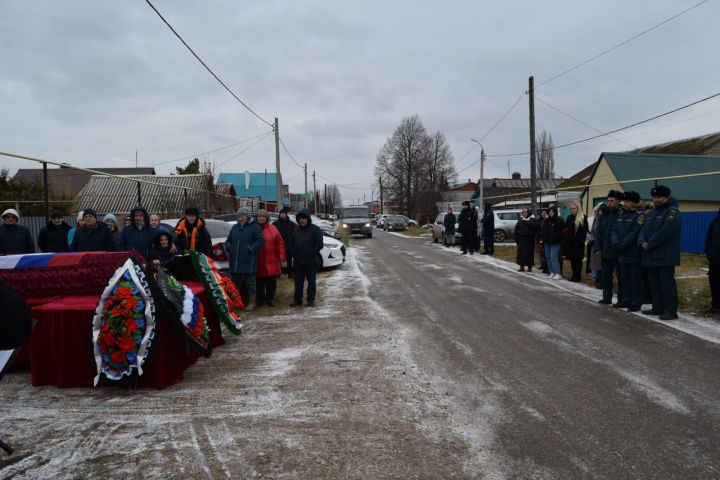 Уруссу попрощался со СВОим парнем