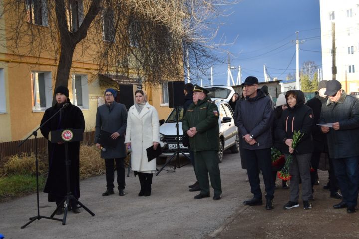 Он служил главным корабельным старшиной