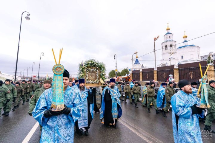 Крестный ход с Казанской иконой Божией Матери прошел в столице Татарстана