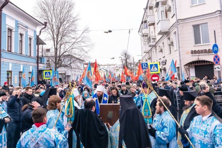 Крестный ход с Казанской иконой Божией Матери прошел в столице Татарстана