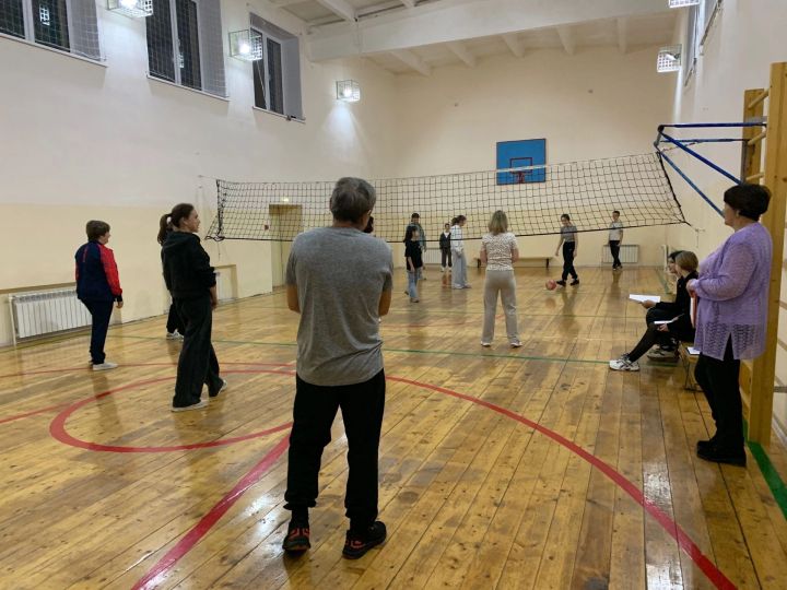 В рамках Года семьи в Дым-Тамакской школе состоялось спортивное мероприятие под названием «Мама, папа, я – спортивная семья»