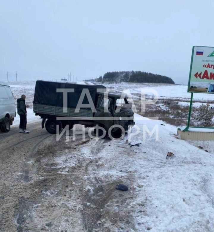 В Татарстане леговушка столкнулась с «УАЗом», 4 человека погибли