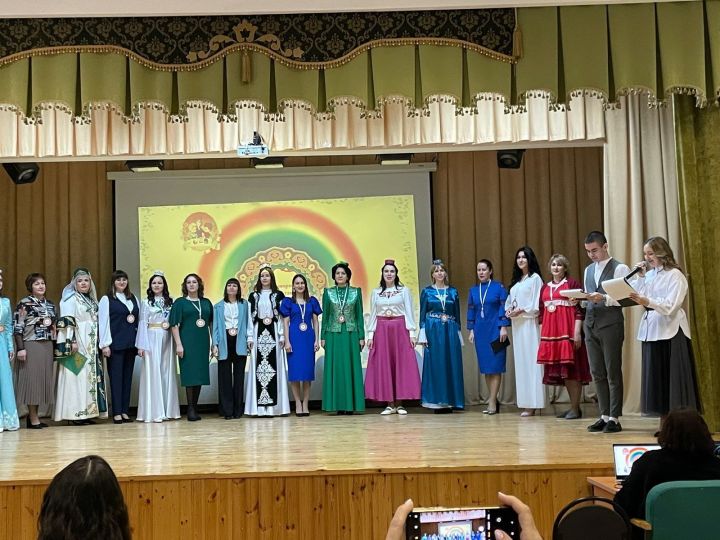 Сегодня на базе Арского педагогического колледжа проходит финальный этап республиканского конкурса «Я говорю и работаю по татарски»