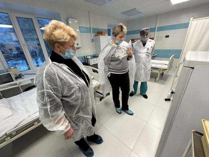 Врачи из Лисичанска посетили больницу в Верхнем Услоне