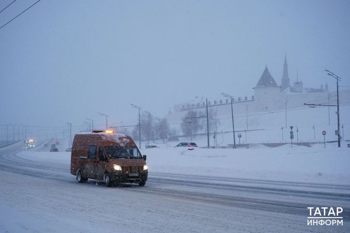 Водителей и пешеходов в Татарстане предупредили о сильном снегопаде