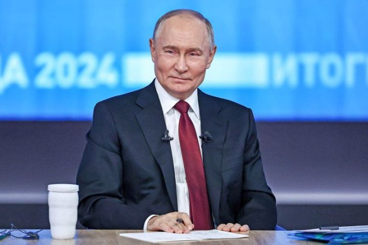 Путин поручил учитывать в пенсиях периоды ухода за всеми детьми без ограничений