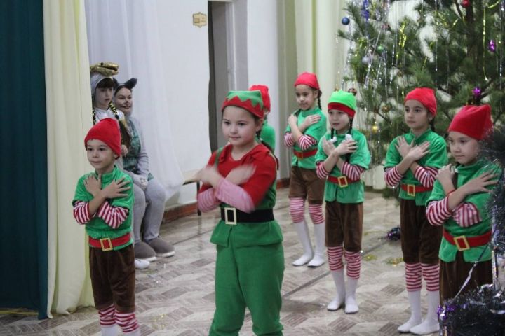 В центре детского творчества прошёл грандиозный спектакль, вдохновлённый советским мультфильмом «Снегурята»