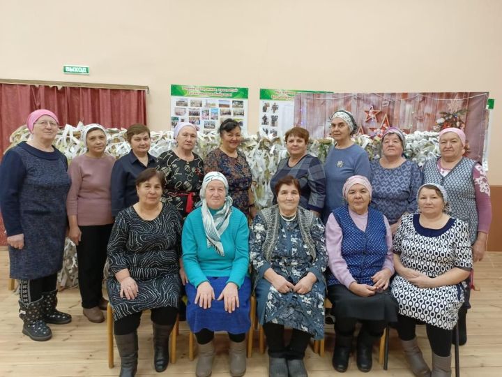 Жители деревень Ютазинского района продолжают свою благородную миссию, изготовляя маскировочные сетки