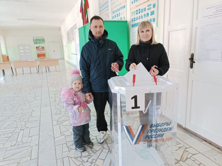 В Ютазинском районе врачи голосуют семьями