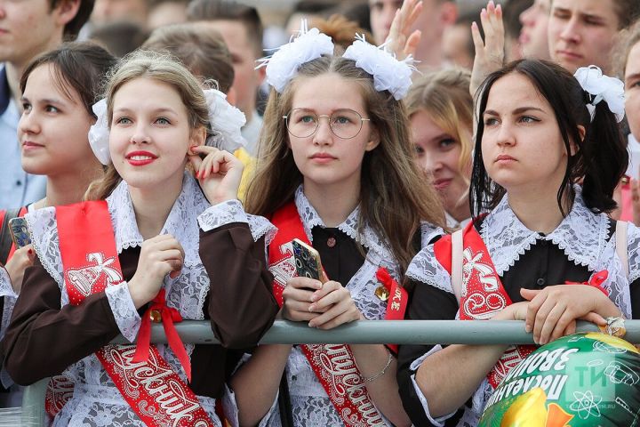 Министр просвещения России Сергей Кравцов назвал даты последних звонков и выпускных вечеров