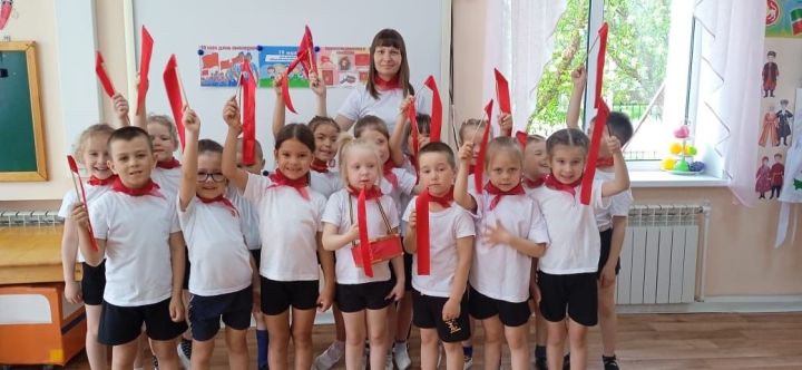 Дошколята отметили День пионерии