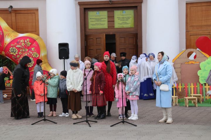 На площади РДК прошло праздничное мероприятие