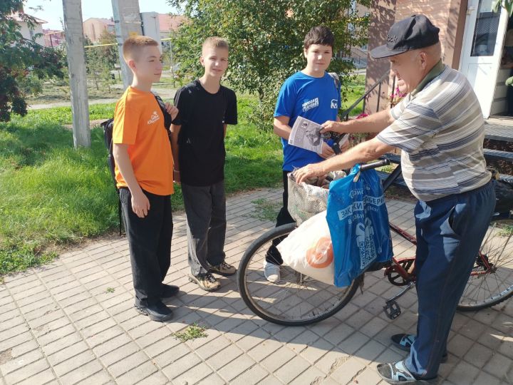 Волонтёры и активисты провели акцию, раздав буклеты, призывающие вести Здоровый Образ Жизни