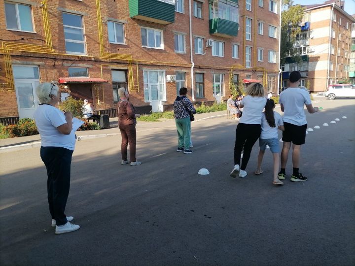 Во дворе дома Уруссинская 24 прошёл праздник двора