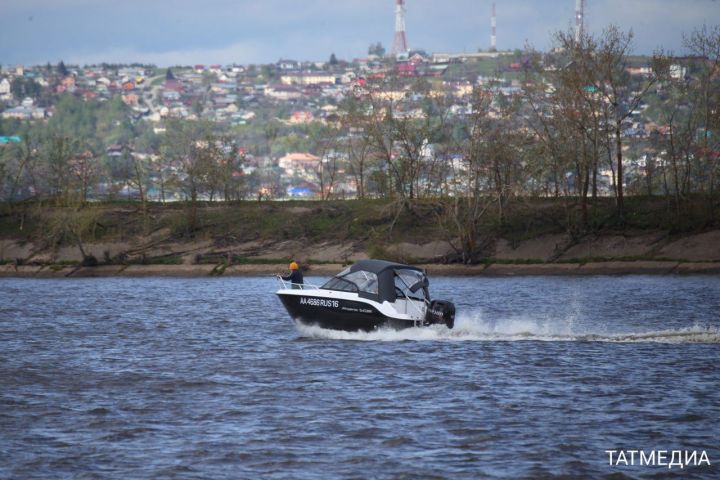 МЧС напомнило жителям Татарстана об опасности осеннего периода для водителей маломерных судов