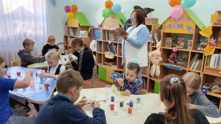 В Центральной детской библиотеке прошел мастер-класс по раскрашиванию фигурок