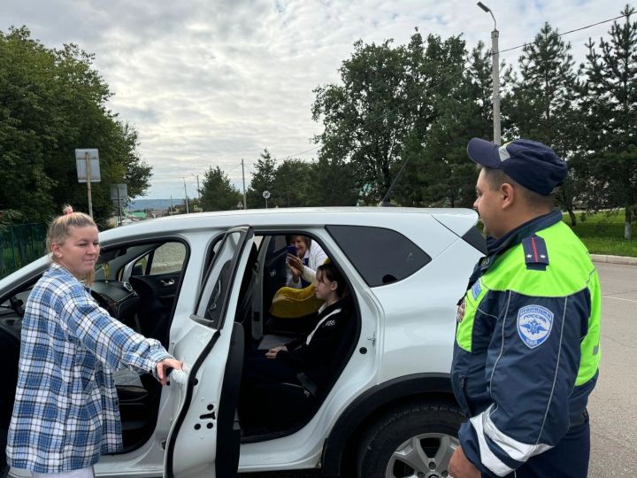 Сегодня в детском саду № 4 поселка Уруссу прошла акция «Вместе - за безопасность дорожного движения»