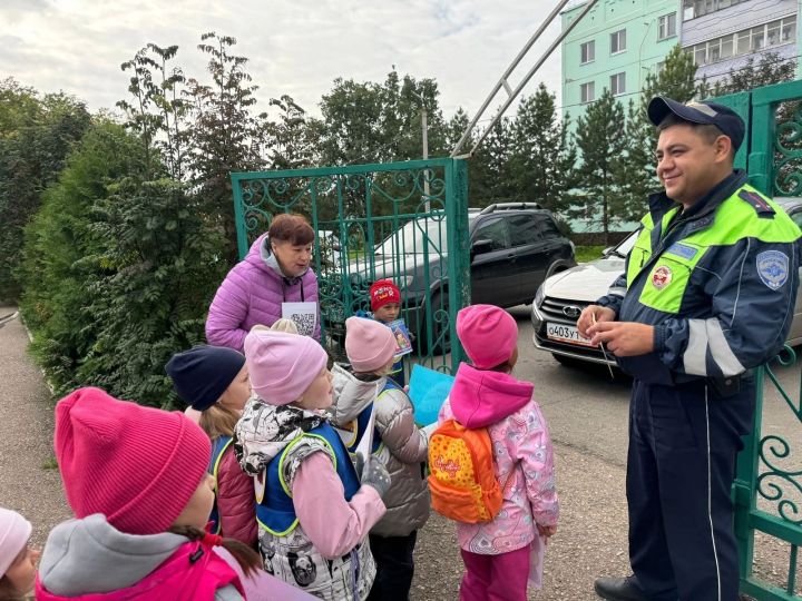 Сегодня в детском саду № 4 поселка Уруссу прошла акция «Вместе - за безопасность дорожного движения»