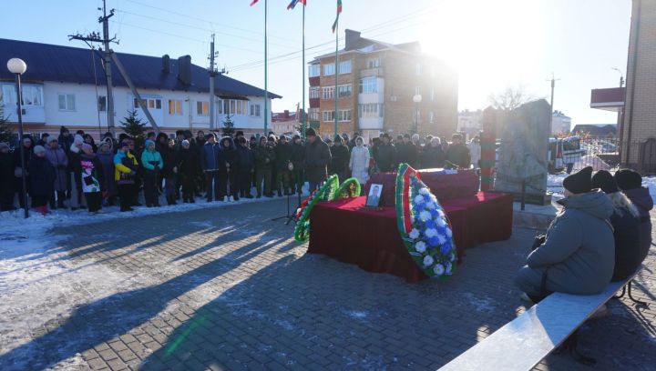 Ютазинцы проводили в последний путь защитника Родины Романа Ленаровича Ахметшина