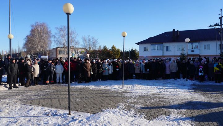 Ютазинцы проводили в последний путь защитника Родины Романа Ленаровича Ахметшина