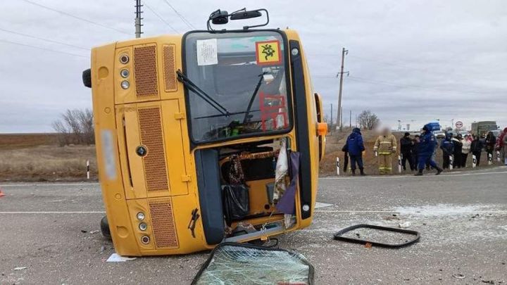 Число пострадавших в ДТП со школьным автобусом под Волгоградом достигло семи