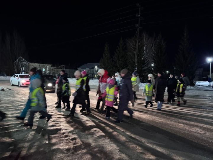 Сегодня  Уруссинская  школа №1 приняла участие в масштабной акции «Стань заметней!»