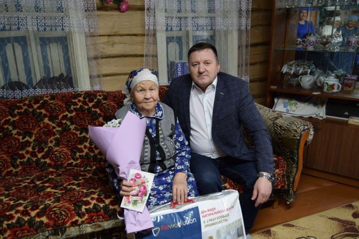 Малоуруссинка Разина-ханум Мухамадиева перешагнула 90-летний жизненный рубеж