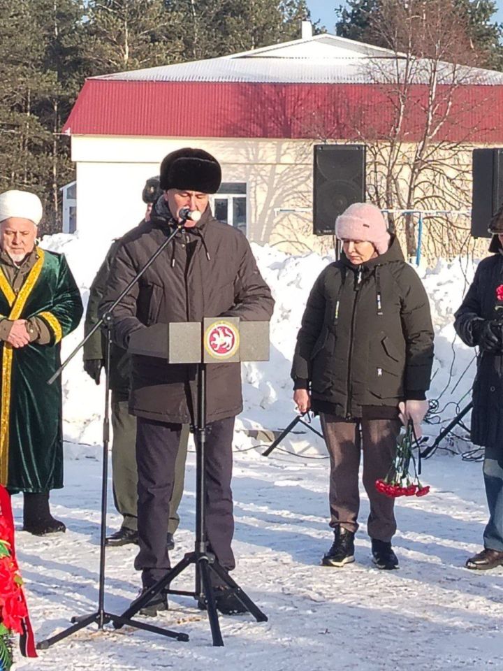 Жители Ютазинского района простились с участником СВО Маратом Зиннуровичем Шарафутдиновым