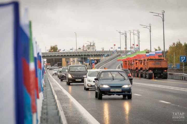 Автоюрист разъяснил, когда водителям грозит штраф за выключенные фары