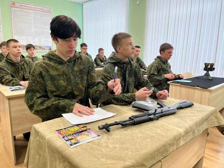 Ученики гимназии осваивают уроки истинного патриотизма!