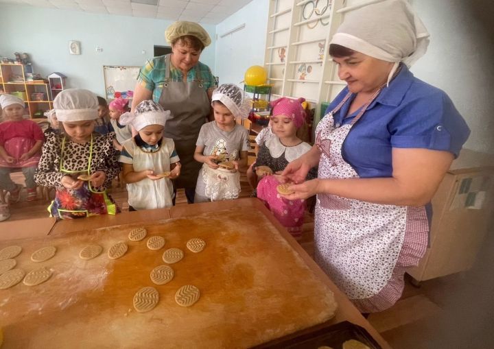 Юные жители Ютазинского района приняли участие в акции «Печенье для солдат»