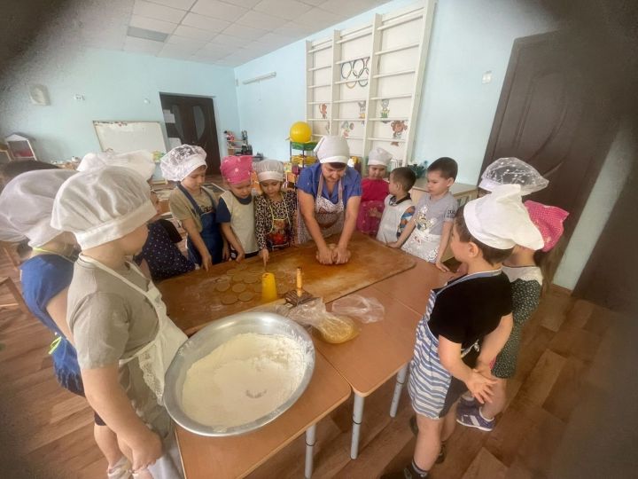 Юные жители Ютазинского района приняли участие в акции «Печенье для солдат»