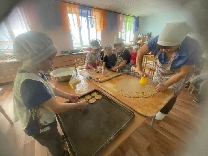 Юные жители Ютазинского района приняли участие в акции «Печенье для солдат»