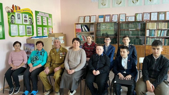 «Служение Родине — священный долг каждого»: в Малой Уруссинской школе прошел патриотический урок