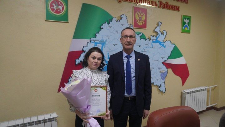 Педагог-библиотекарь удостоена награды за профессионализм в Республиканском конкурсе