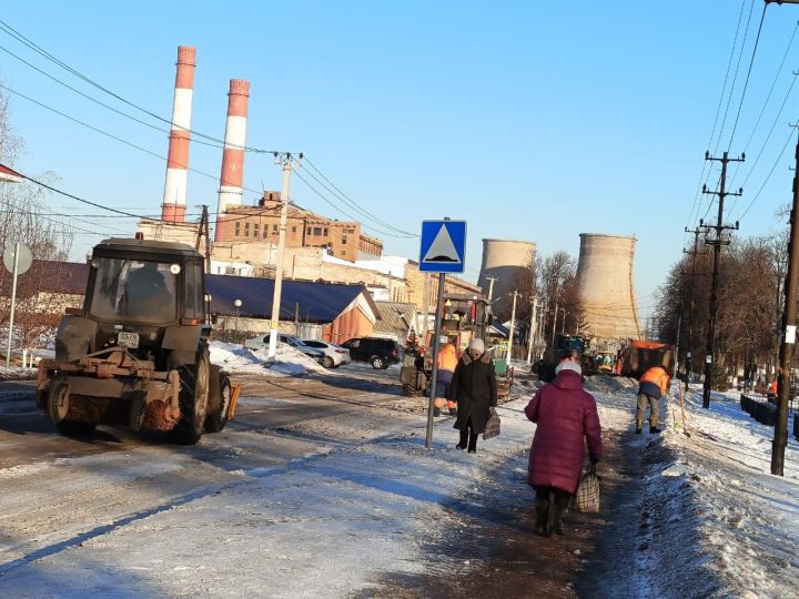 Сегодня в Уруссу прошла масштабная очистка от снега