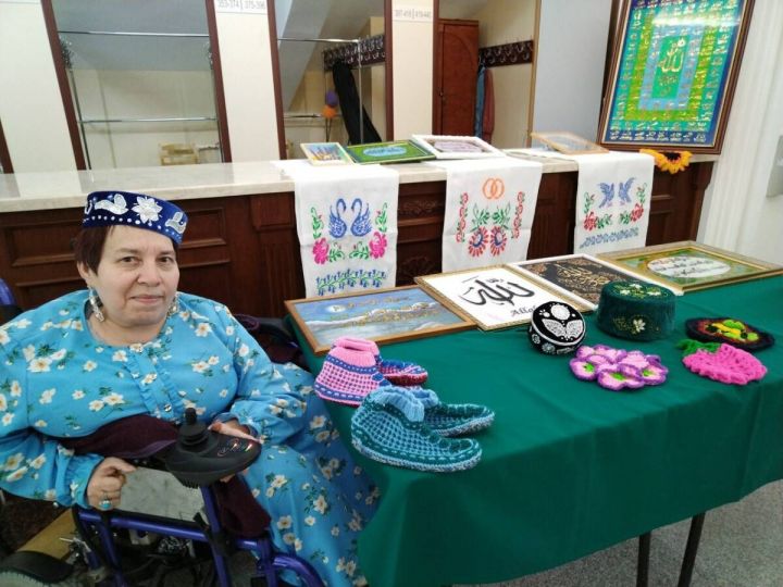 За спицы взялись даже мужчины