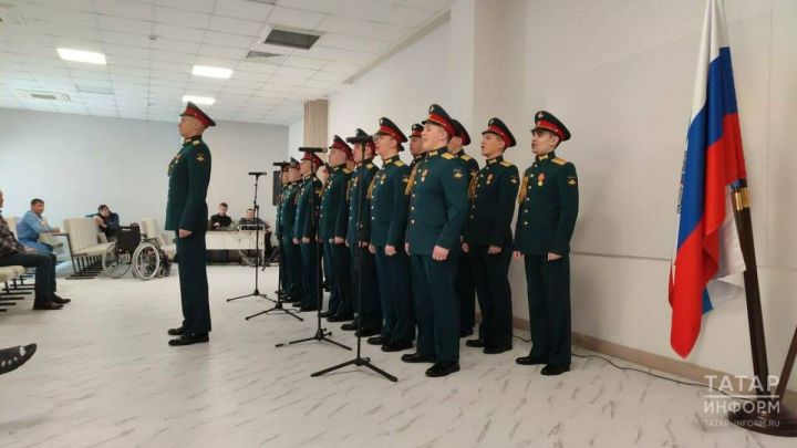 Военный оркестр из Санкт-Петербурга выступил перед бойцами СВО в казанском госпитале