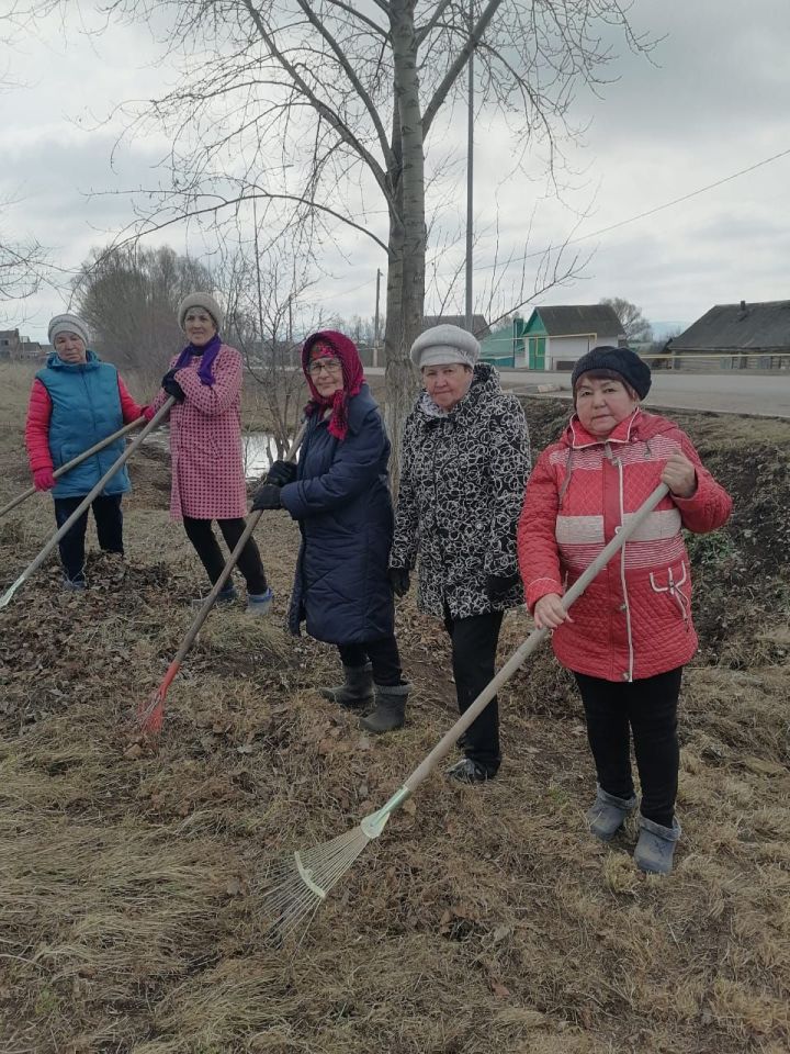 В Старых Уруссу стартовала экологическая акция по благоустройству родника «Исмагыйль»