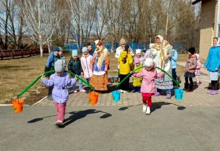В селе Акбаш ярко отметили традиционный праздник «Карга боткасы»