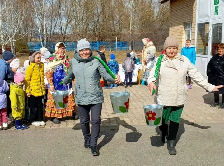 В селе Акбаш ярко отметили традиционный праздник «Карга боткасы»