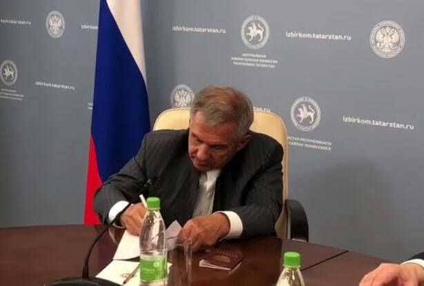 Рустам Минниханов  подал документы для участия в выборах  в качестве кандидата