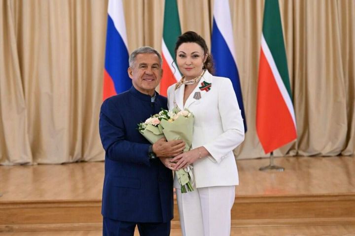 Дина Газалиева, ведущая Tatarstan Today, удостоена медали «За доблестный труд»