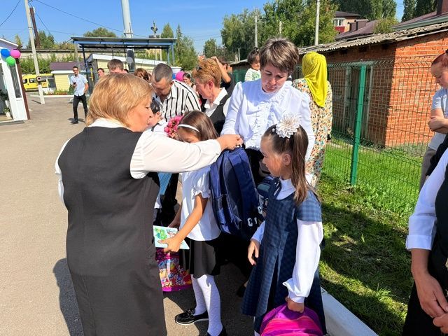 Республиканская акция «Помоги собраться в школу»: праздник для наших первоклассников